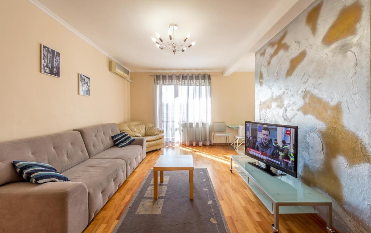 Apartment On Triokhsviatytelska Kiev Buitenkant foto